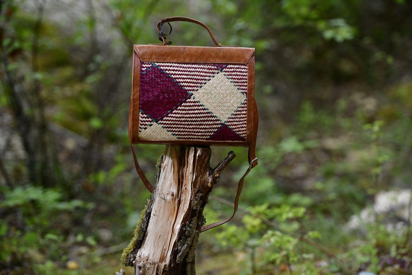 Mocha: Sac Artisanal du Niger en Cuir véritable et paille tressée + ferronnerie d'art