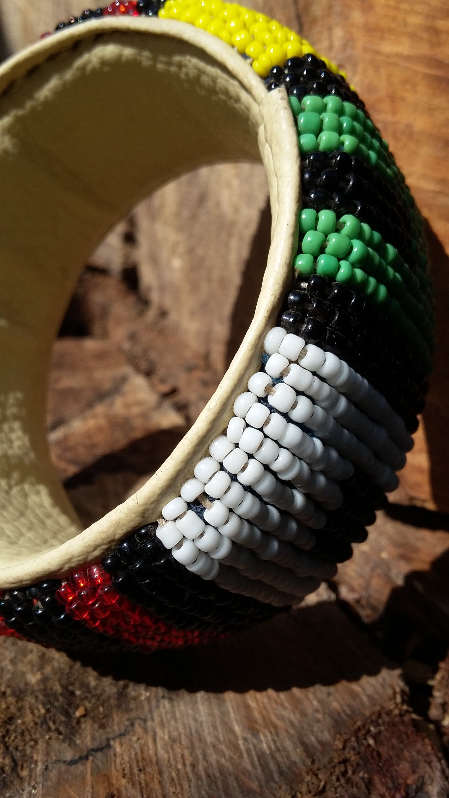 Bracelet d'inspiration ethnique: Cuir perles épais